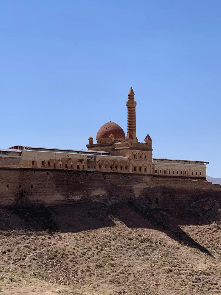 Ağrı İshak Pasha Palace  İshak Pasha Palace is more than a palace, it is a complex. It is the most famous of the palaces built in the last period after Istanbul Topkapı Palace.  The Palace, which was built on a hill on the slope of a mountain in the east,